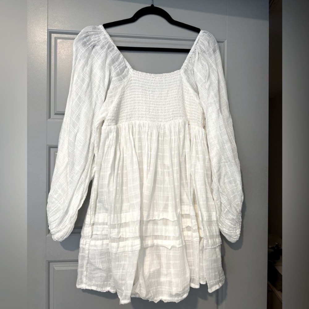 “ FREE PEOPLE”
White Textured Fabric